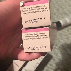Marykay ivory 5 foundation luminous  wear
